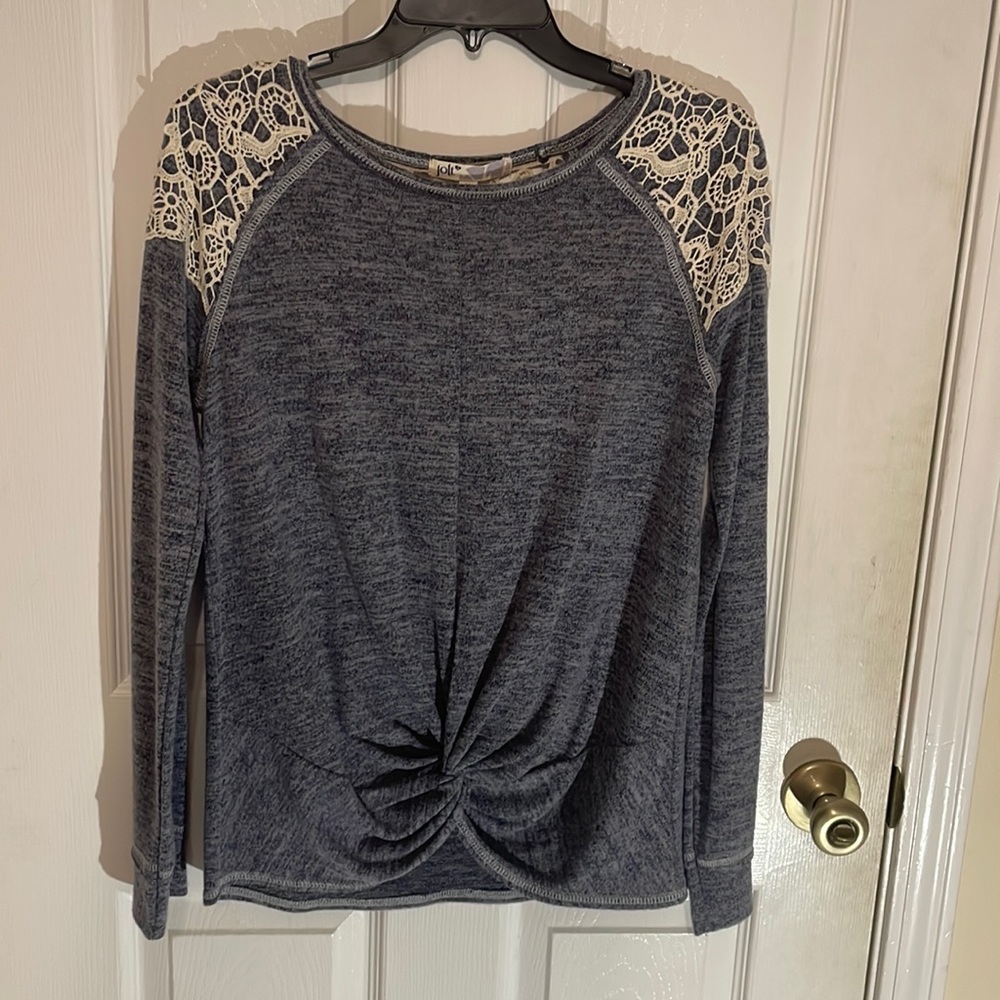 In good condition. Brand new with tags. Just never looked right on me.